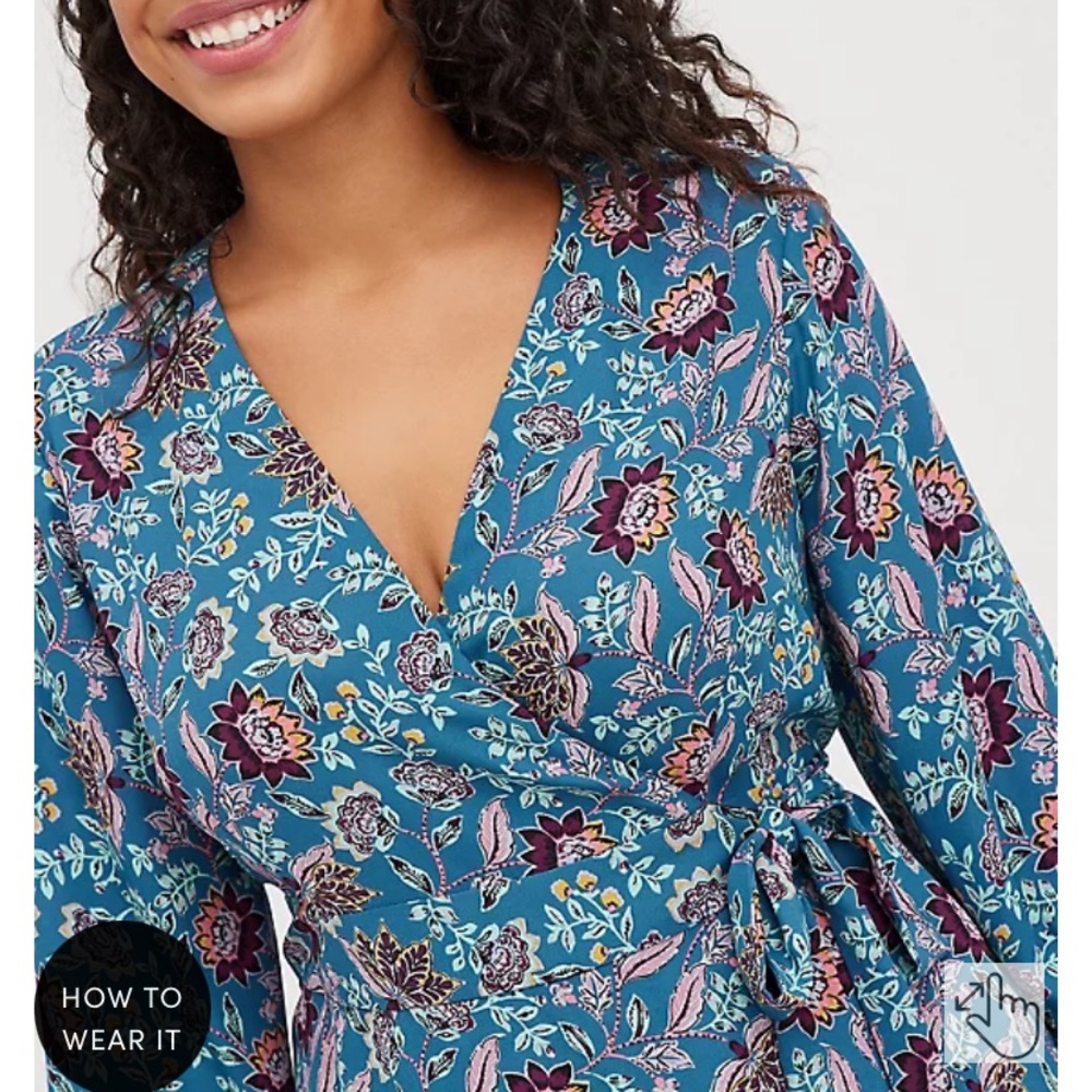 ❌SOLD❌Torrid Wrap Tunic Top Blue Floral - Picture 2 of 10